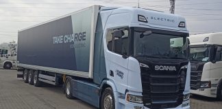 Camionul electric Scania care călătorește între Suedia și Turcia, în vizită la București