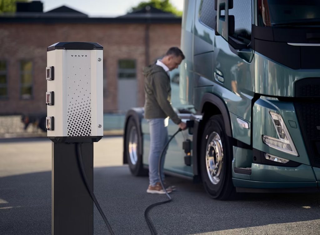 Volvo Trucks lansează serviciul Charging Management