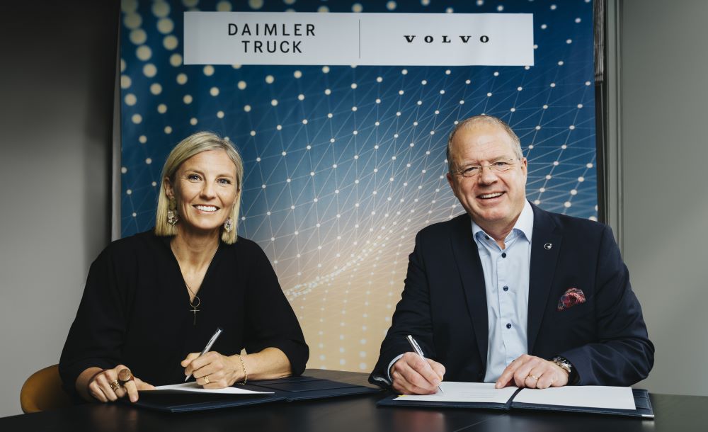 Volvo Group și Daimler Truck, parteneriat pentru camioane definite de software