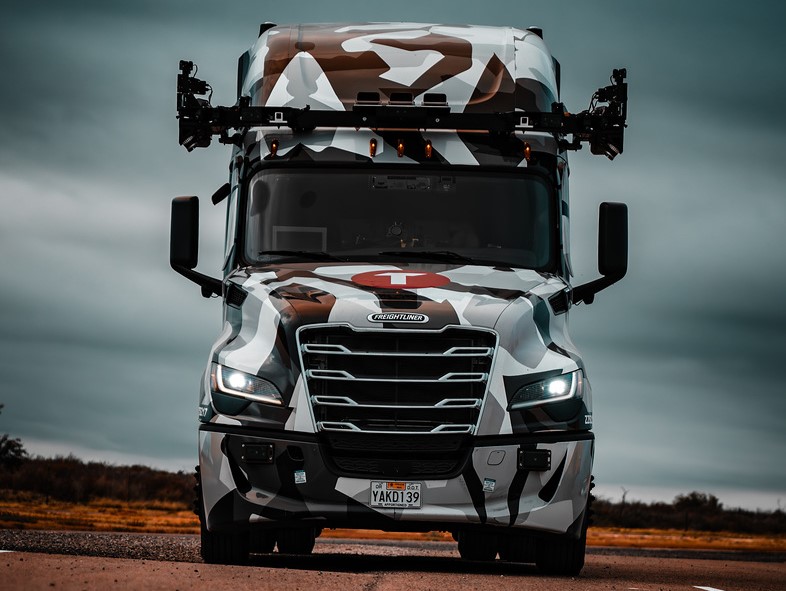 Daimler Truck a testat cu succes un camion fără șofer la bord