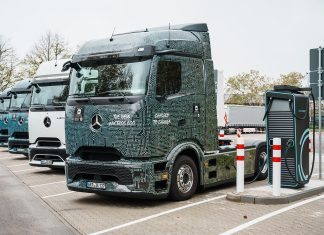 Fabrica Mercedes-Benz din Wörth a deschis o stație de încărcare rapidă pentru camioane