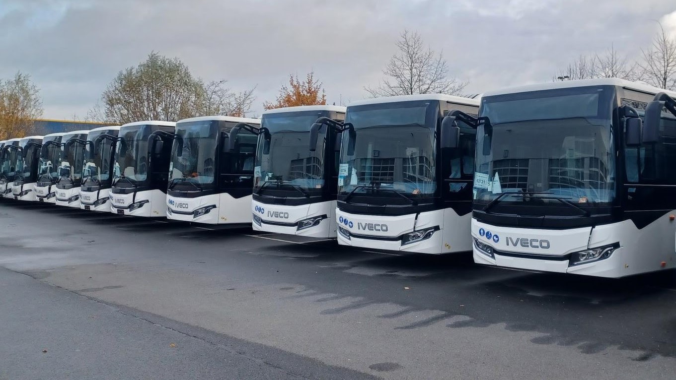 Comandă gigant pentru IVECO BUS: până la 580 de autobuze, din care 250 electrice